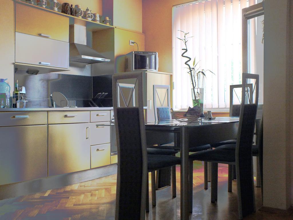 Apartment Zebra